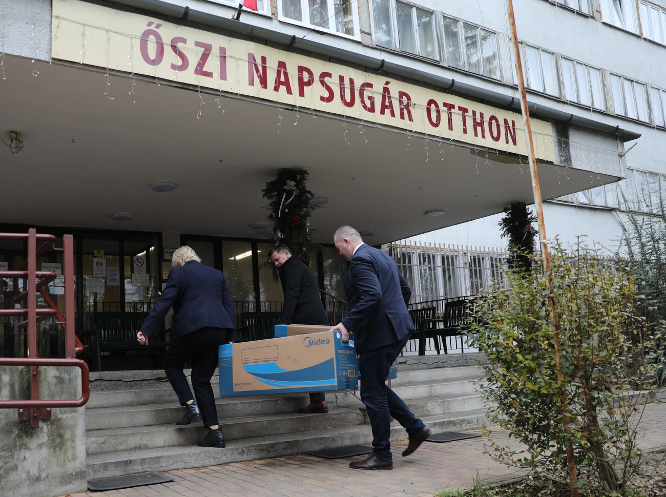 Klímaberendezések adományozása. Fotó: Juhász Ákos