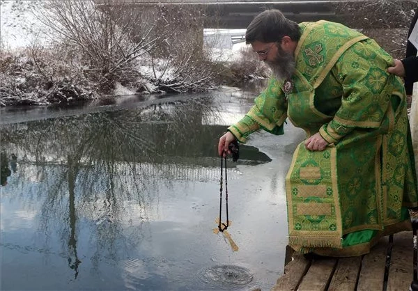 vízkereszt: folyószentelés Orosz Atanázzal, Fotó: migorkat.hu