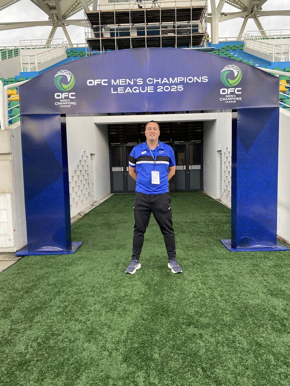 A miskolci Fábián Mihály (képünkön a Salamon-szigeteken látható) igazoltan maradt távol az operaházi sportgáláról. Fotó: magánarchívum  