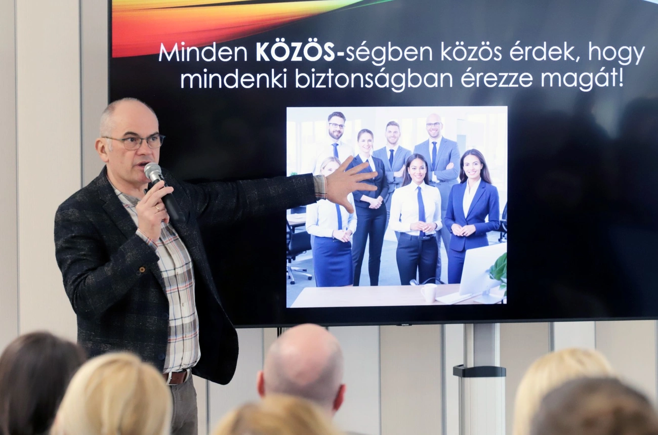 Gundel-Takács Gábor a BOKIK előadótermében, Miskolcon. Fotó: Mocsári László