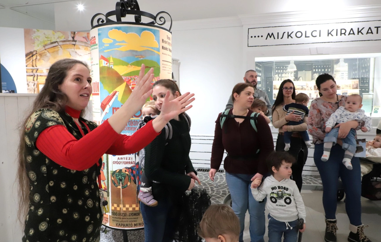 Szabó-Sári Anikó múzeumpedagógus. Fotó: Mocsári László