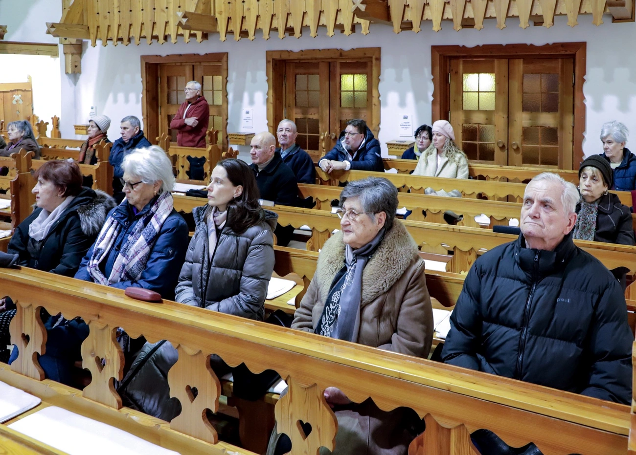 ökumenikus imahét deszkatemplom