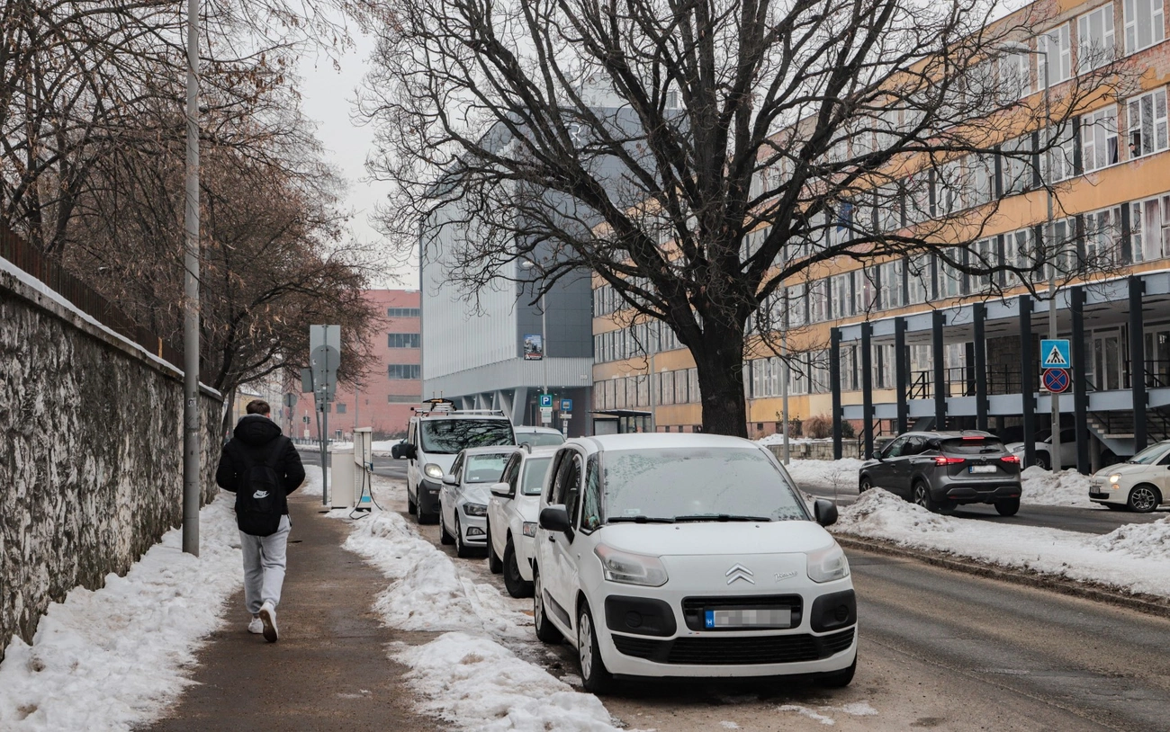 akkor_es_most_kando_260122ml.jpg (727.87 KB)