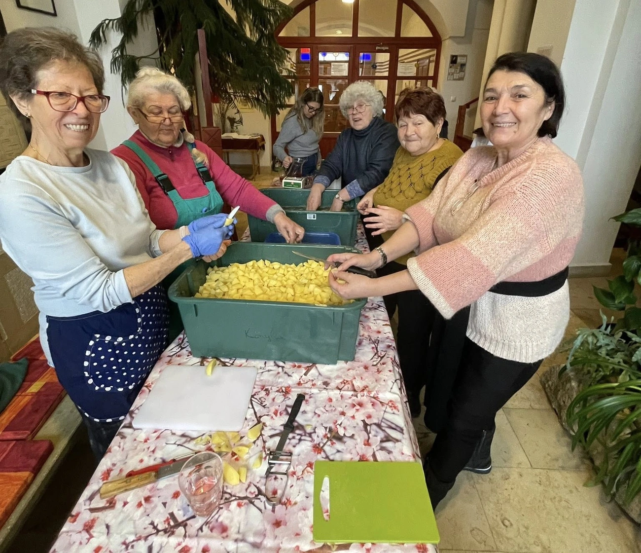 MRSZ ételosztása. Fotó: Miskolc-Belvárosi Református Egyházközség Facebook