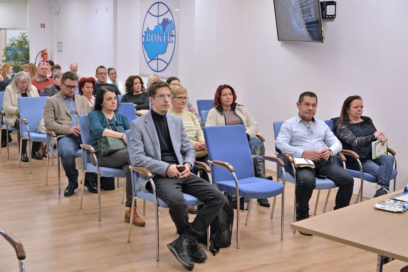 Azurák Csaba előadása Miskolcon. Fotó: Osztie Tibor