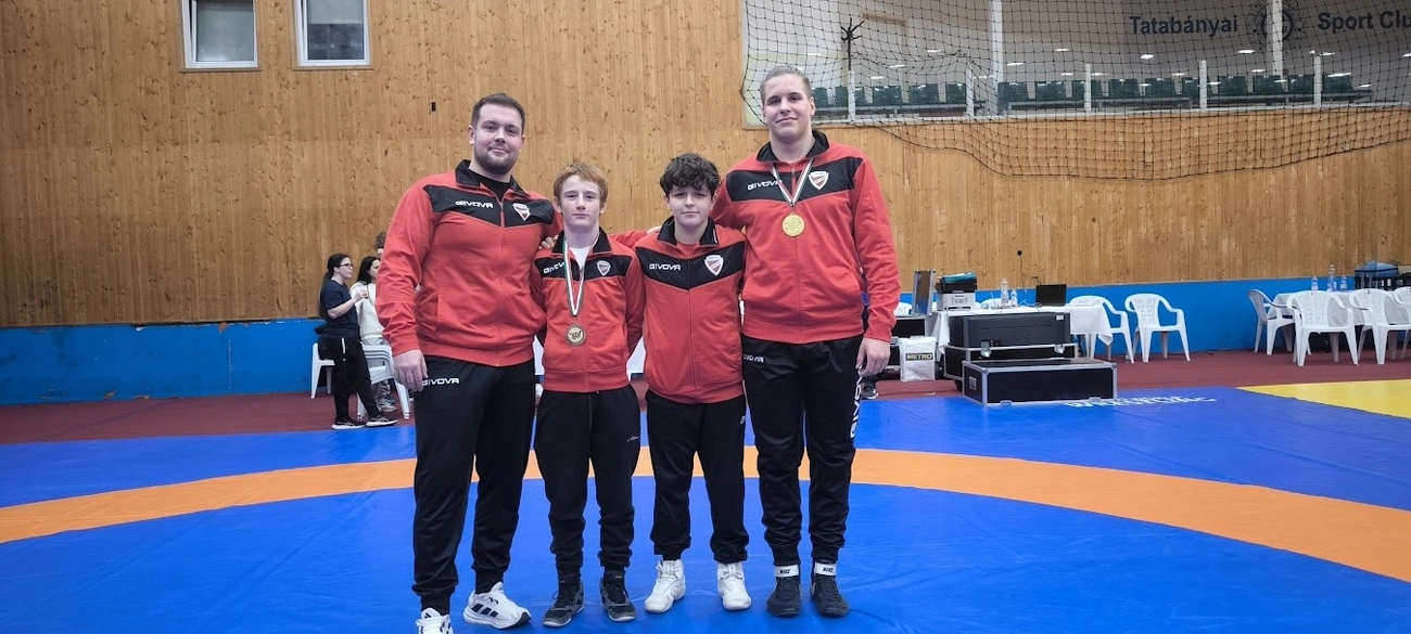 A DVTK-Miskolci Sportiskola különítménye Tatabányán. Balról Szabó Máté edző. Fotó: magánarchívum