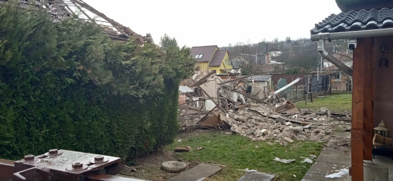 Hatalmas robbanás történt szerda reggel Perecesen. Fotó: Osztie Tibor