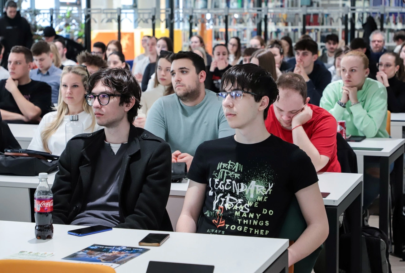 egyetem_diplomata_kepzes_260312ml-2.jpg (391.38 KB)