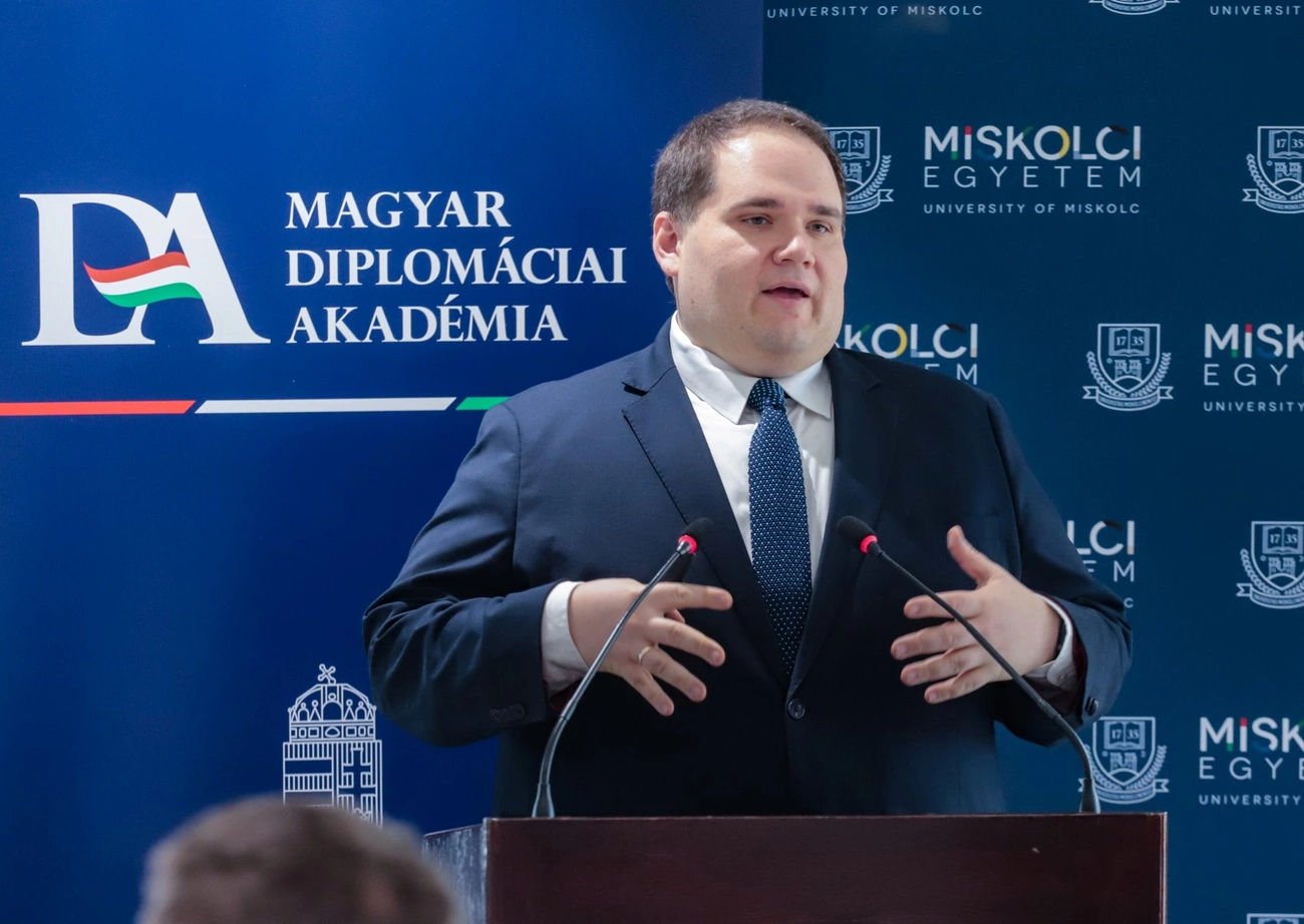 egyetem_diplomata_kepzes_260312ml-5.jpg (311.41 KB)