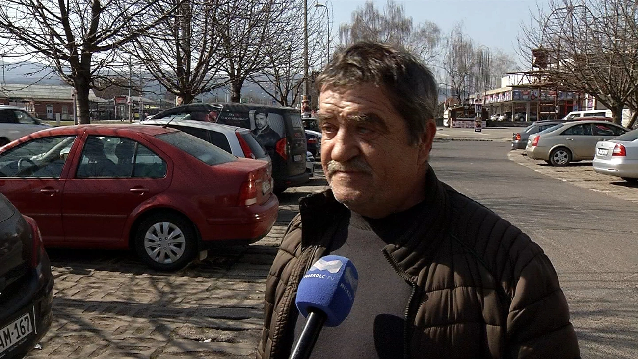 Újgyőri főtér utca embere. Fotó: Miskolc TV