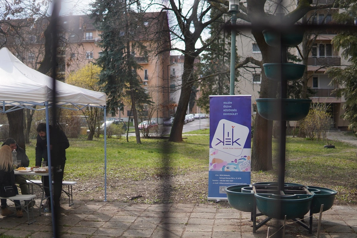 Kék közösségi tér