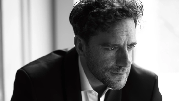 Sövegjártó Áron arckép