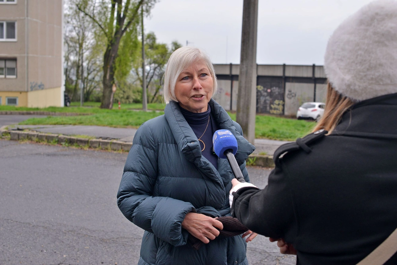 Csöbör Katalin a parkolóbővítésről az Avason. Fotó: Osztie Tibor