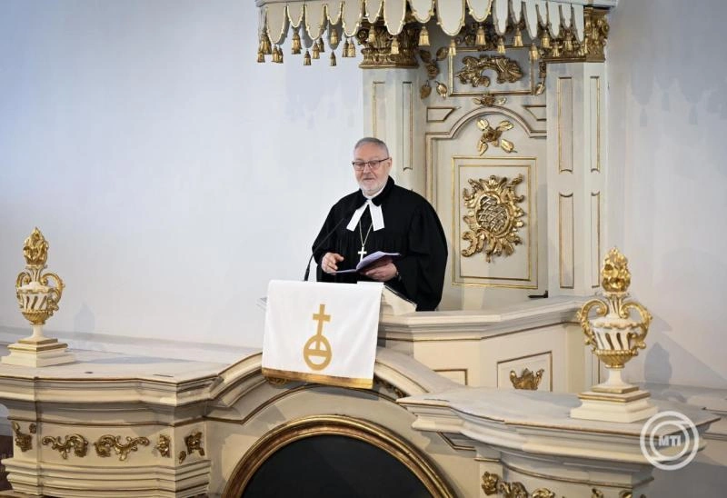 Szemerei János evangélikus elnök-püspök a győri Öregtemplomban. Fotó: MTI