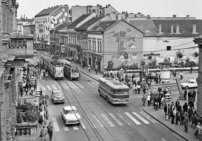 A villanyrendőr régen. Fotó: Fortepan