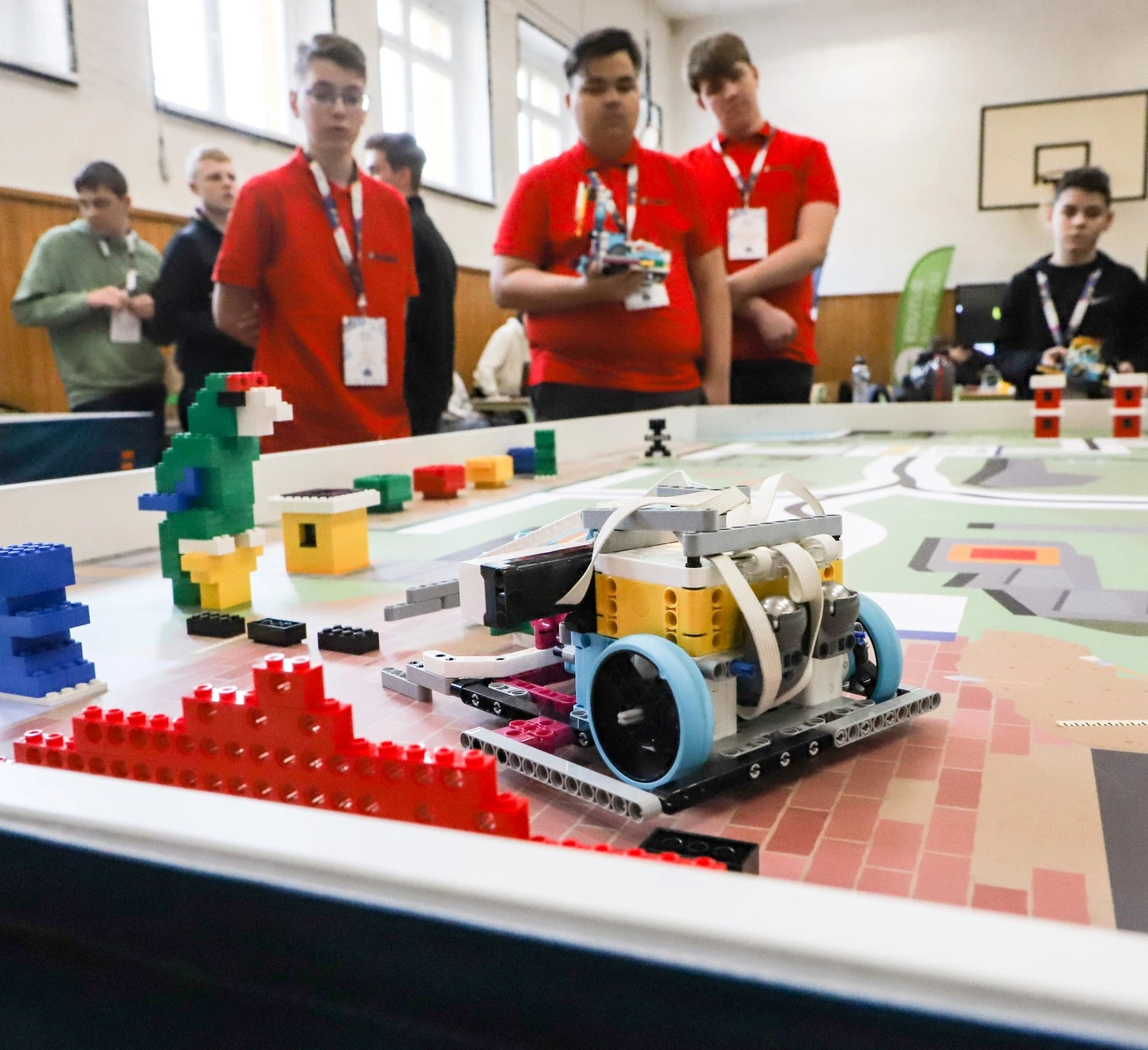 robot_epito_verseny_260414nl-2.jpg (512.57 KB)