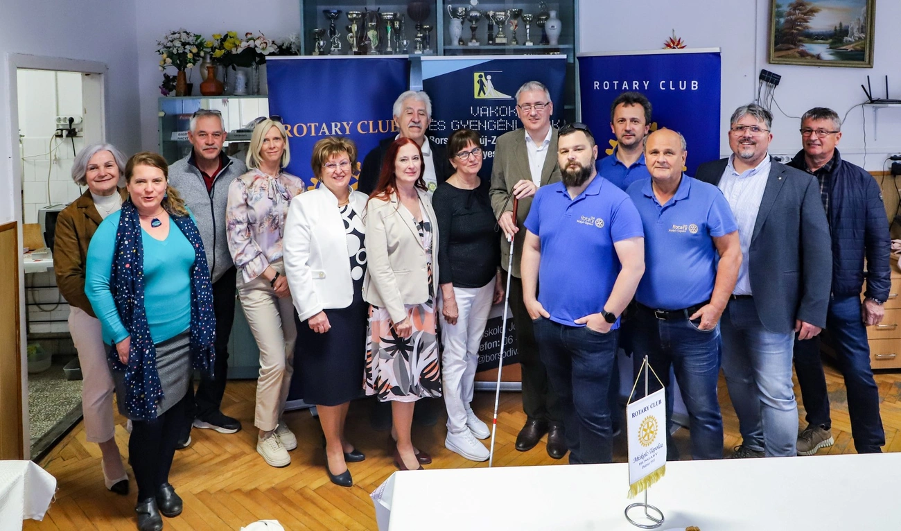 Vakok vizes blokk felújítása a Rotaryval. Fotó: Mocsári László