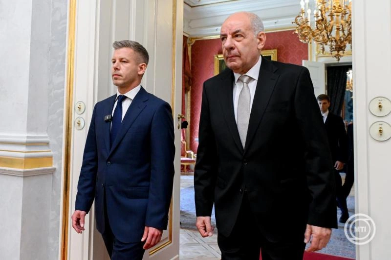 Magyar Péter miniszterelnök és Sulyok Tamás köztársasági elnök. Fotó: MTI