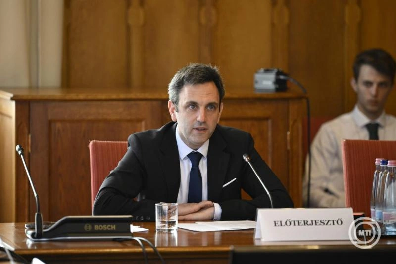 alaptörvény módosítás. Fotó: MTI