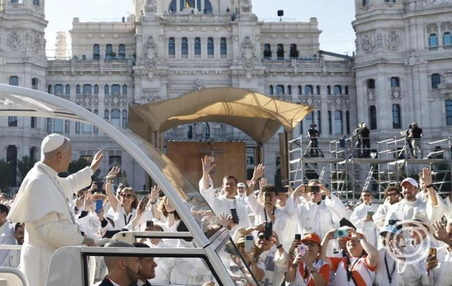 Leó pápa Úrnapján, Madridban. Fotó: MTI
