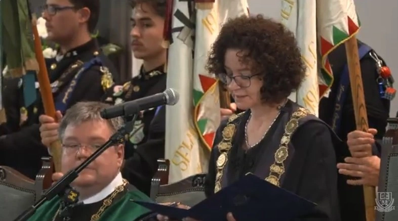 bölcsész diplomaosztó. Fotó: Miskolci Egyetem youtube