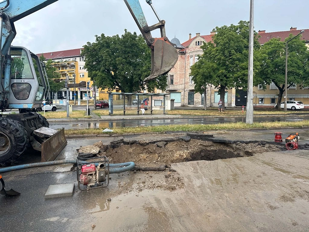 csőtörés a Búza téren