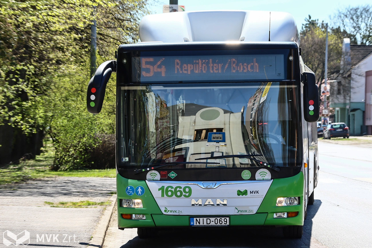 54-es busz a megyei kórház vonalán. Fotó: MVK