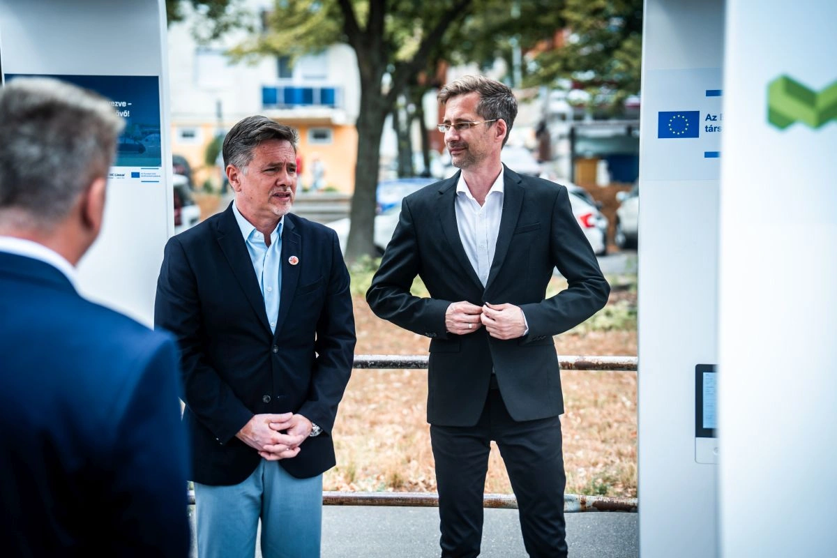 Megérkezett Miskolc legokosabb megállója. Fotó: Horváth Csongor