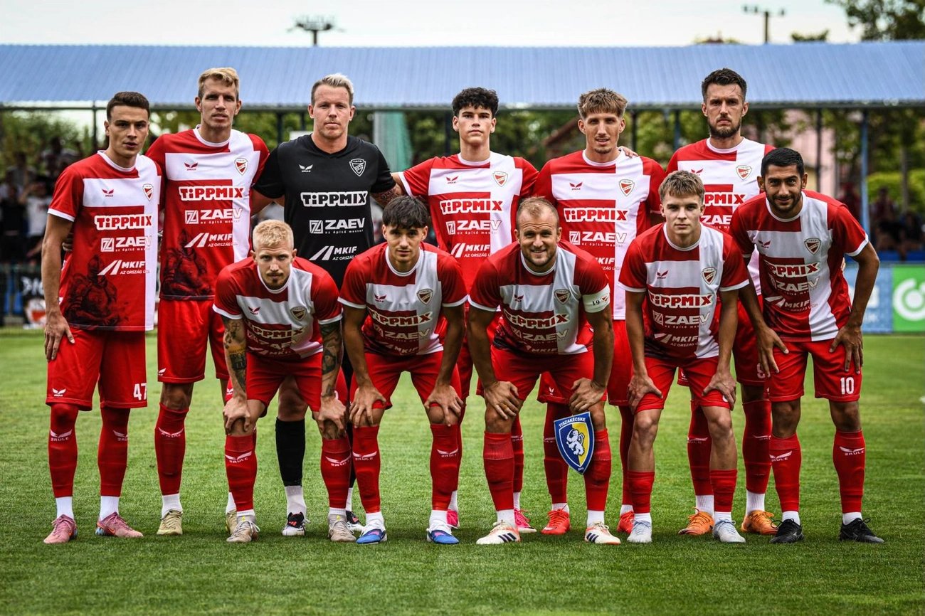 A DVTK kezdőcsapata Tiszakécskén. Fotó: DVTK
