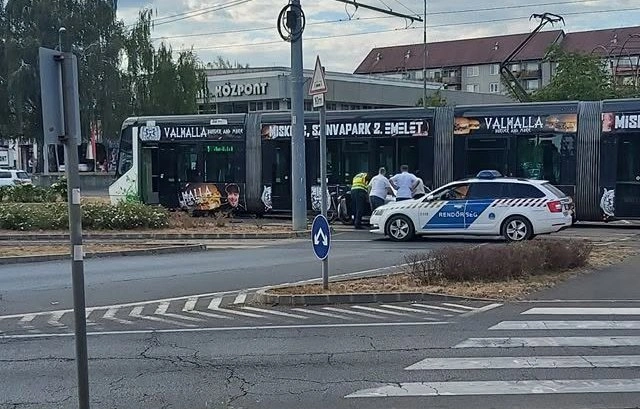 villamosbaleset az Újgyőri főtéren. Fotó: Facebook