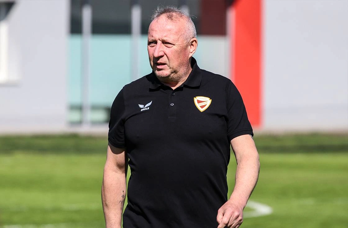 Bém Gábor vezetőedző elégedett lehetett csapata eredményességével. Fotó: DVTK
