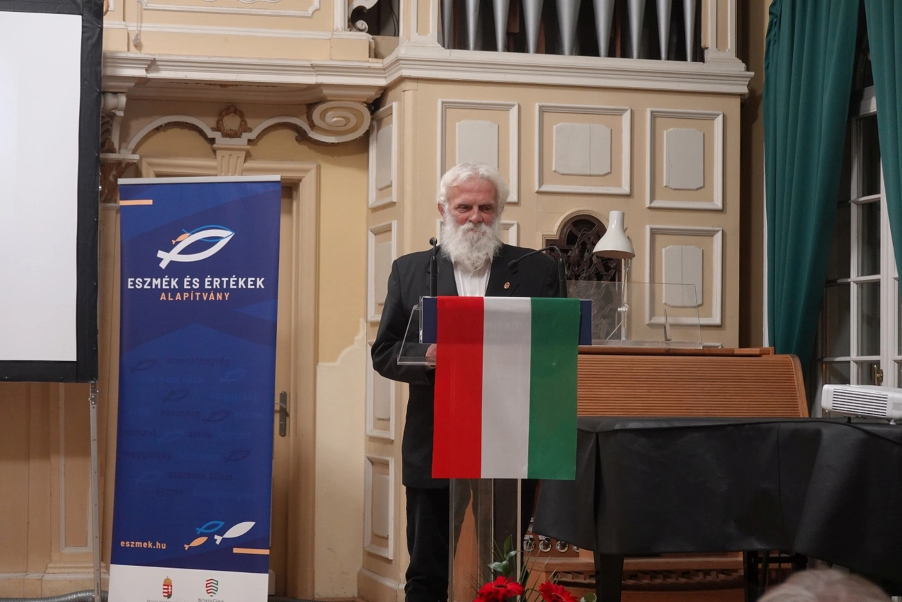 Mankovits Tamás László iparművész a XVI. Miskolci Nemzeti Estélyen. Fotó: Detzky Anna