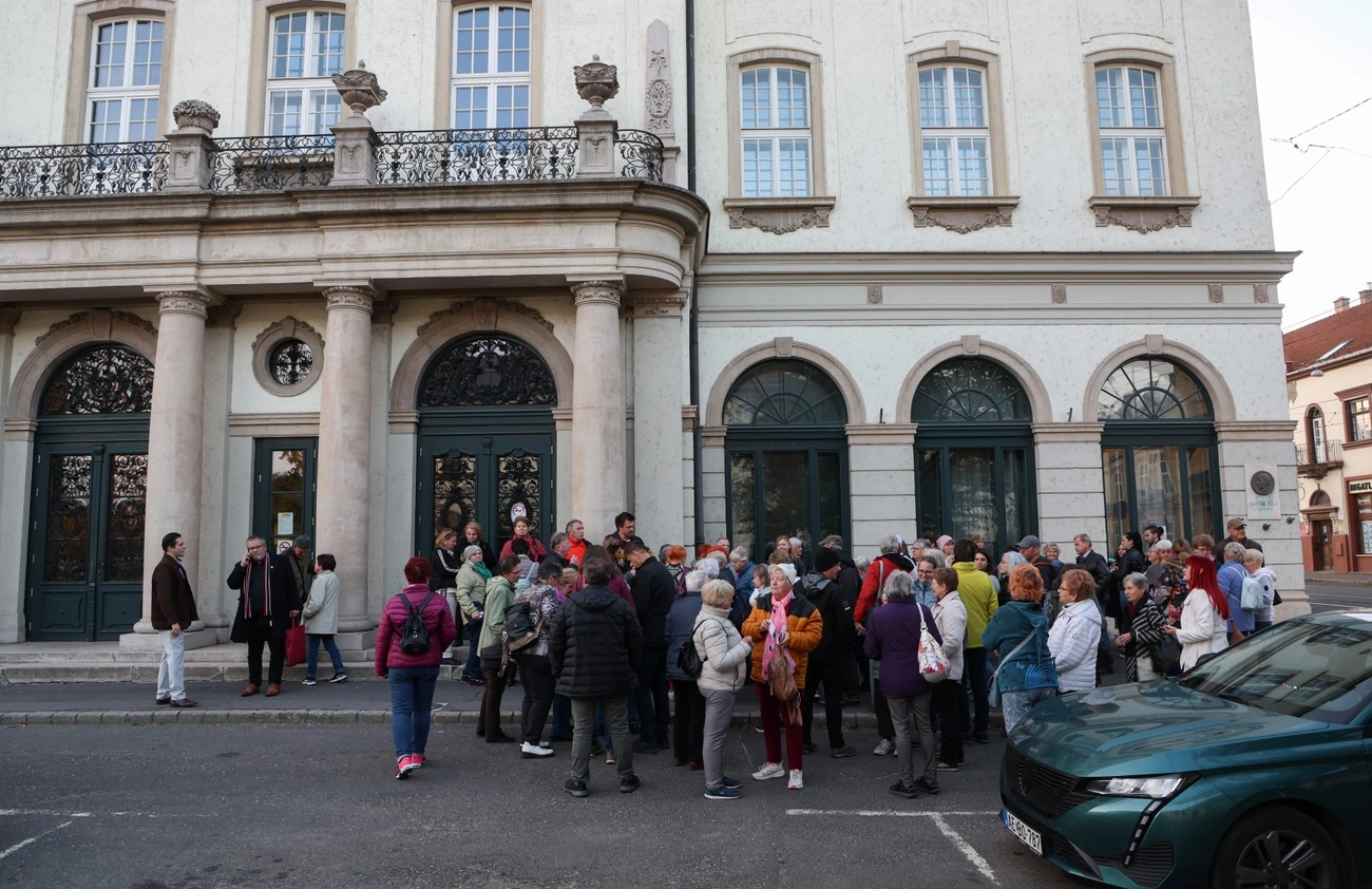 Belvárosi séta a Zenepalotánál. Fotó: Mocsári László