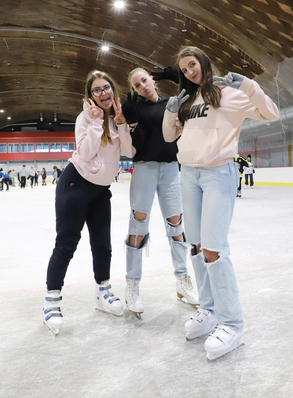 Közönségkorcsolya a 2-es jégcsarnokban