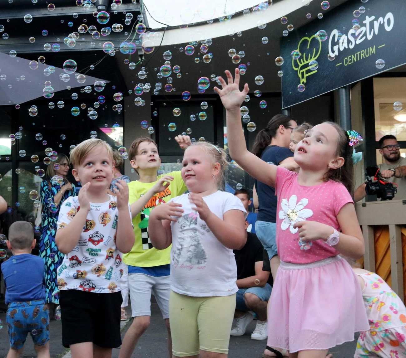 Gasztro Centrum terasz buli