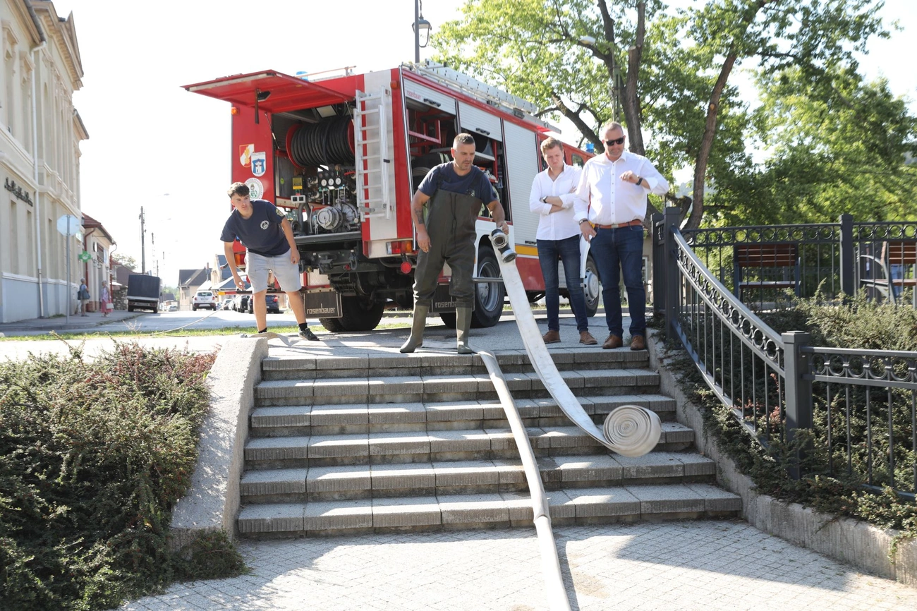 Szinva meder takarítása a II. János Pál Pápa téren