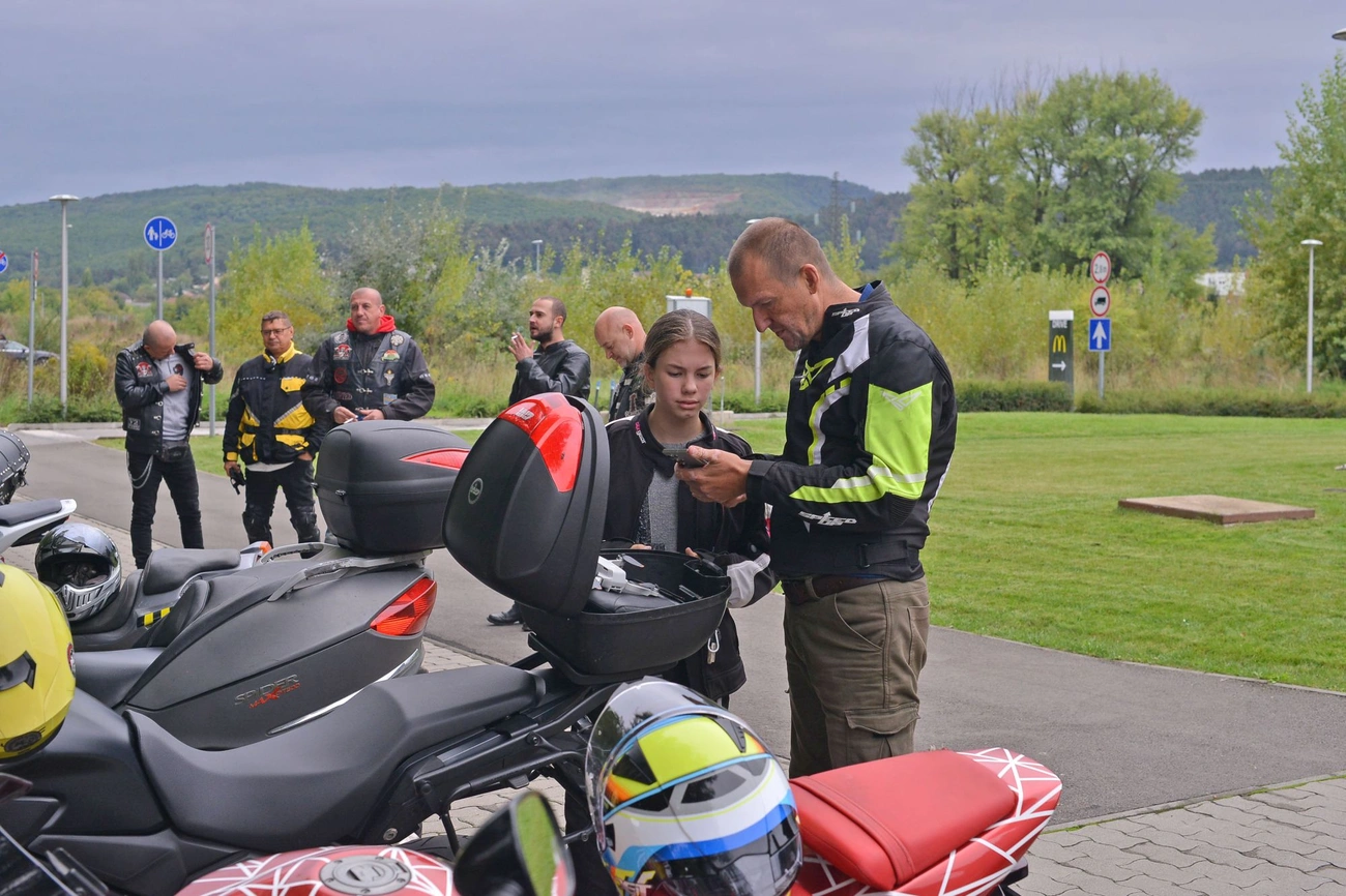 Motoros felvonulás Léniért