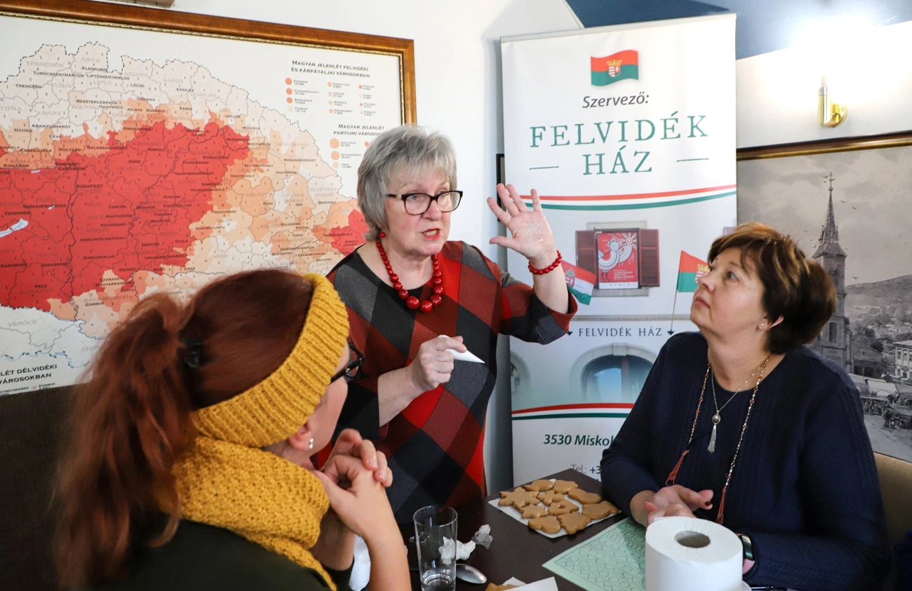 Mézeskalács készítő tanfolyam a Felvidékházban