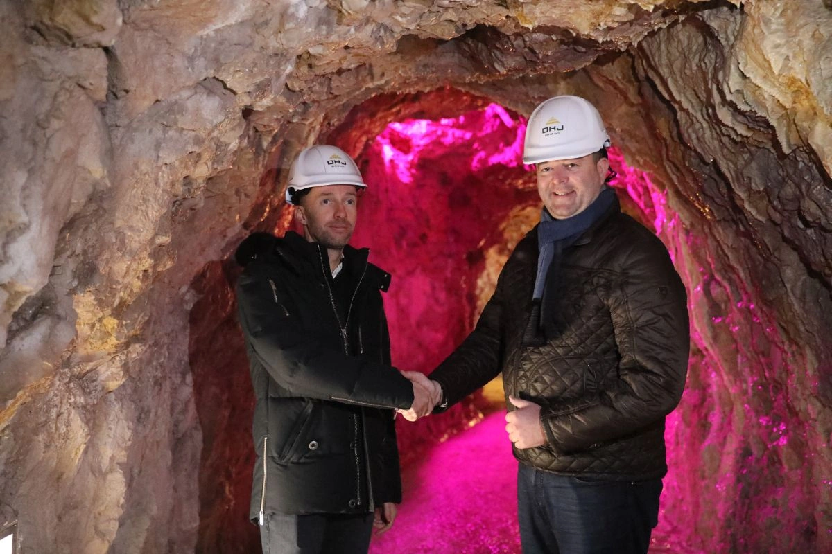 Átadták a munkaterületet, elkezdődnek a munkálatok a Barlangfürdőben. Fotó: Juhász Ákos