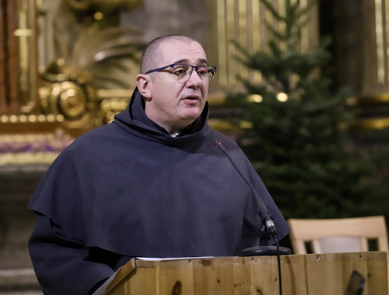 Betlehemi láng fogadása  Minorita templomban