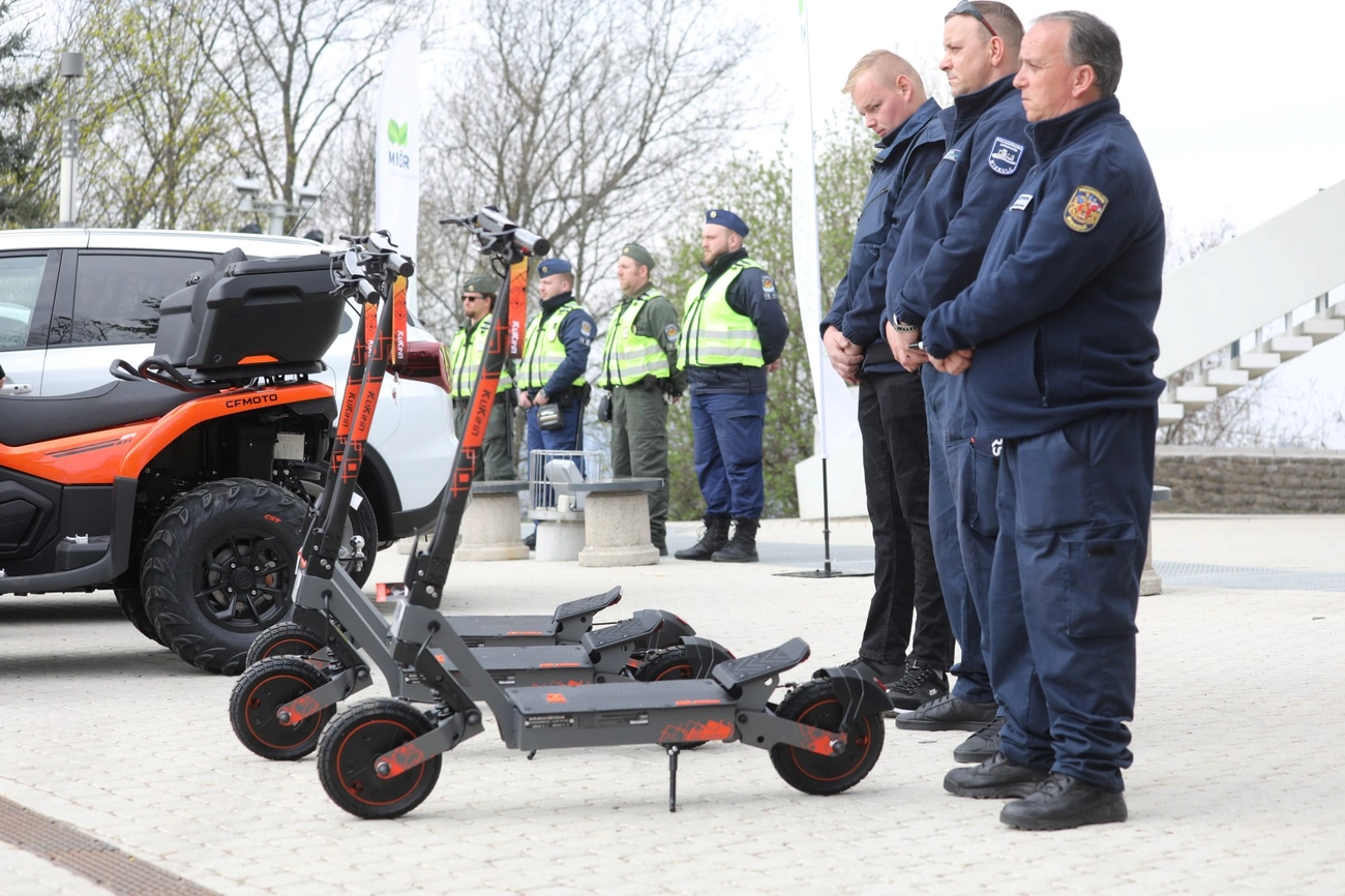 Gépjármű átadás a polgárőr és rendészeti szervezeteknek