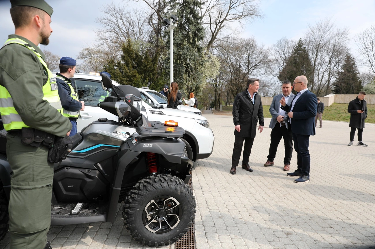 Gépjármű átadás a polgárőr és rendészeti szervezeteknek