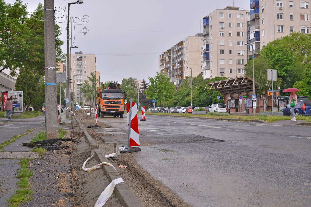 Javában zajlik az útfelújítás az Avason. Fotó: Osztie Tibor
