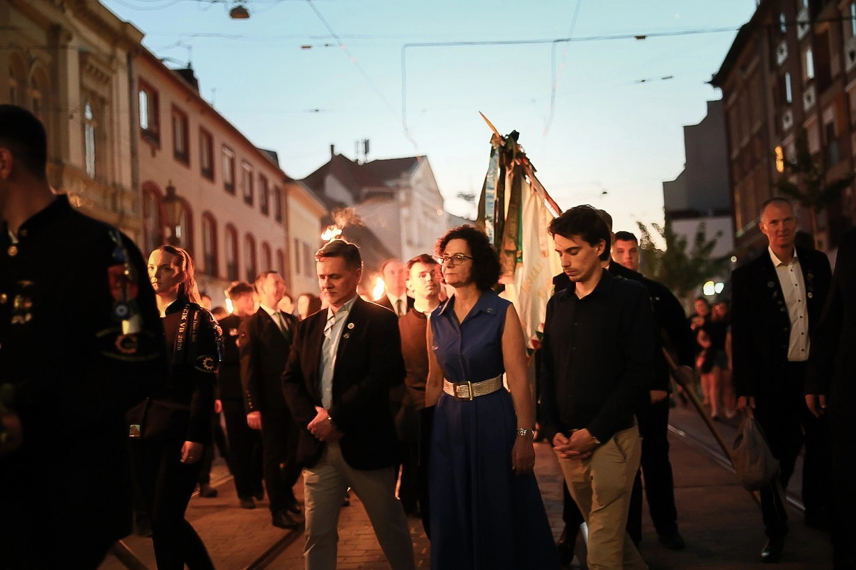 Szalamanderen búcsúztak a végzős egyetemisták
