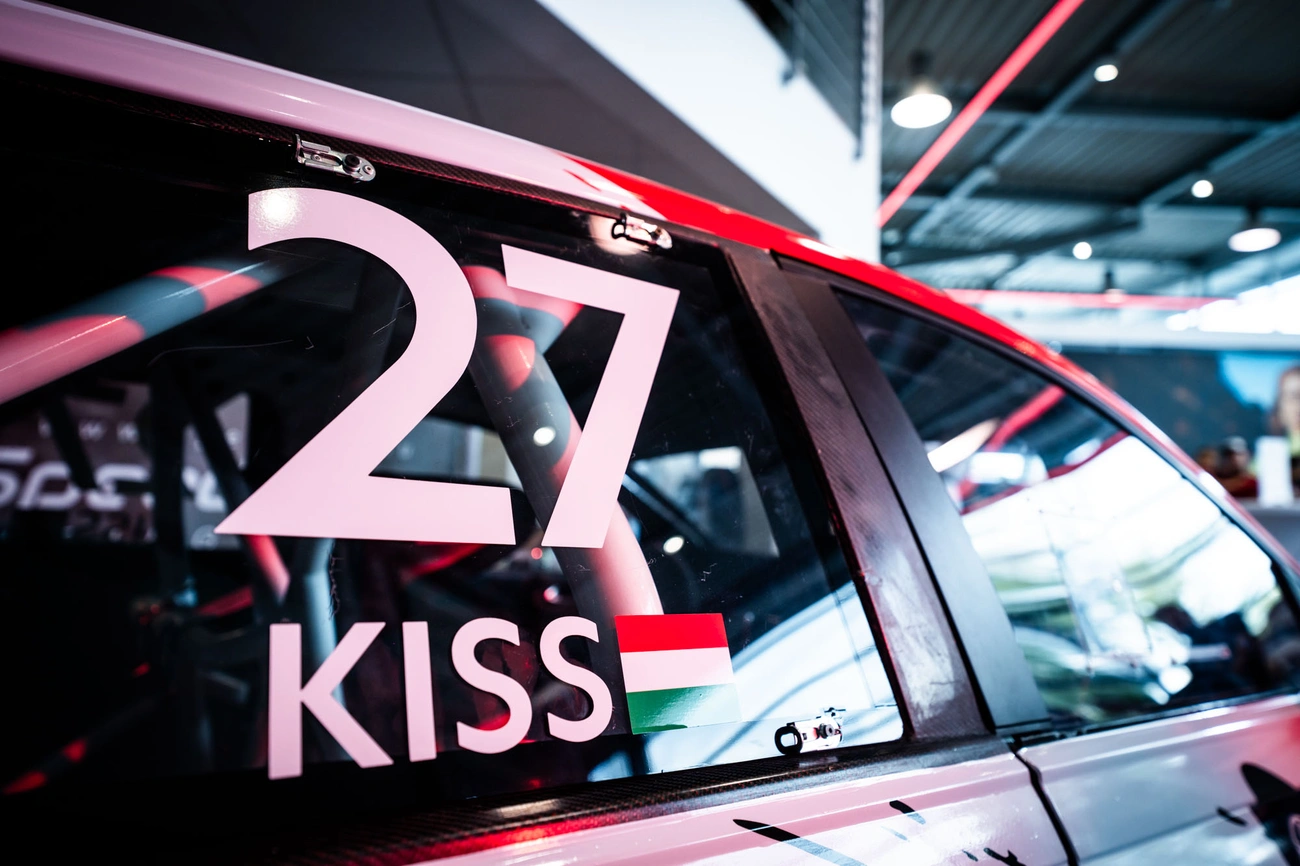 Leleplezték a Speed Box Racing Team új Rallycross versenyautóját
