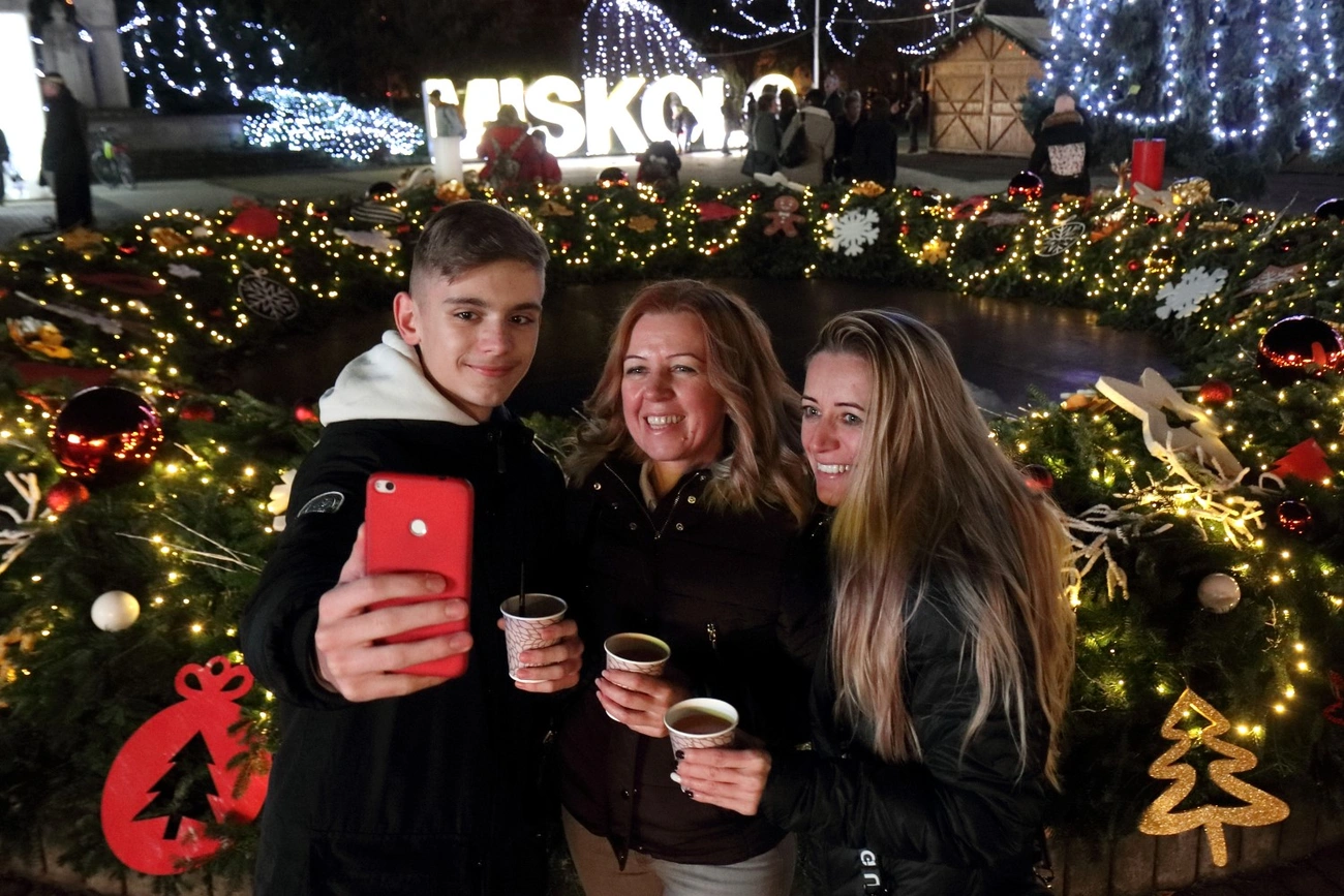 Ünnepi fénybe öltözött Miskolc 