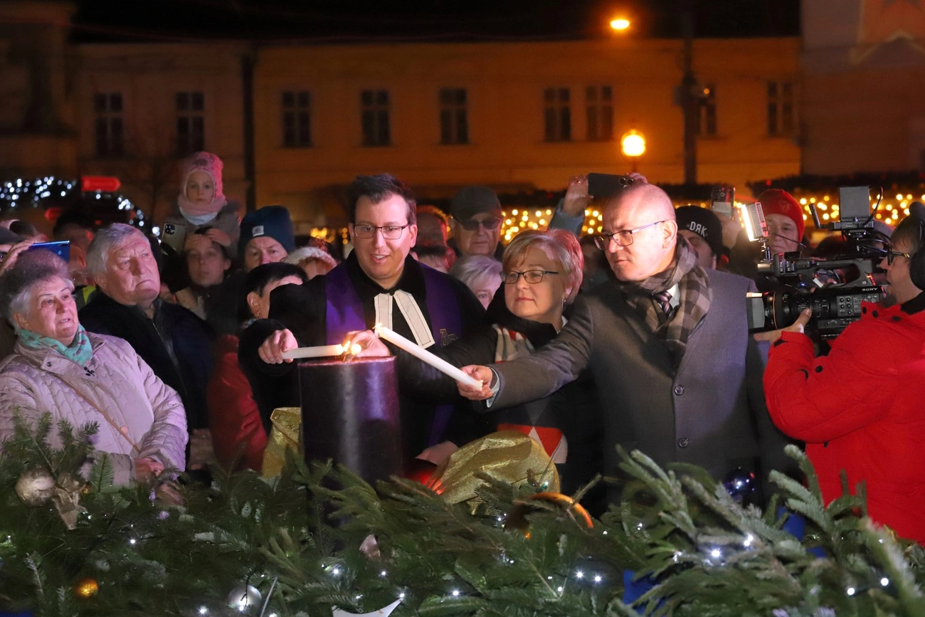 Adventi gyertyagyújtás a szent István téren 