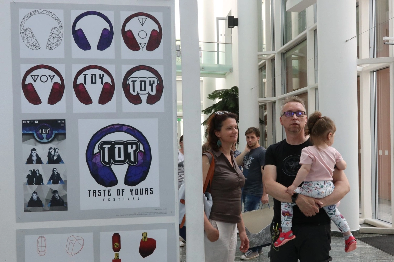 V. Alkotúra kiállítás a városházán 