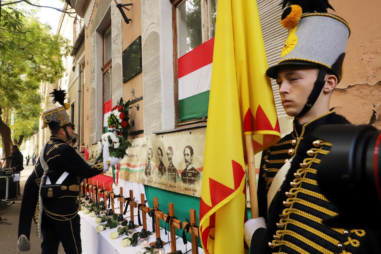 Aradi vértanúk - megemlékezés és koszorúzás a Batthyány emléktáblánál 
