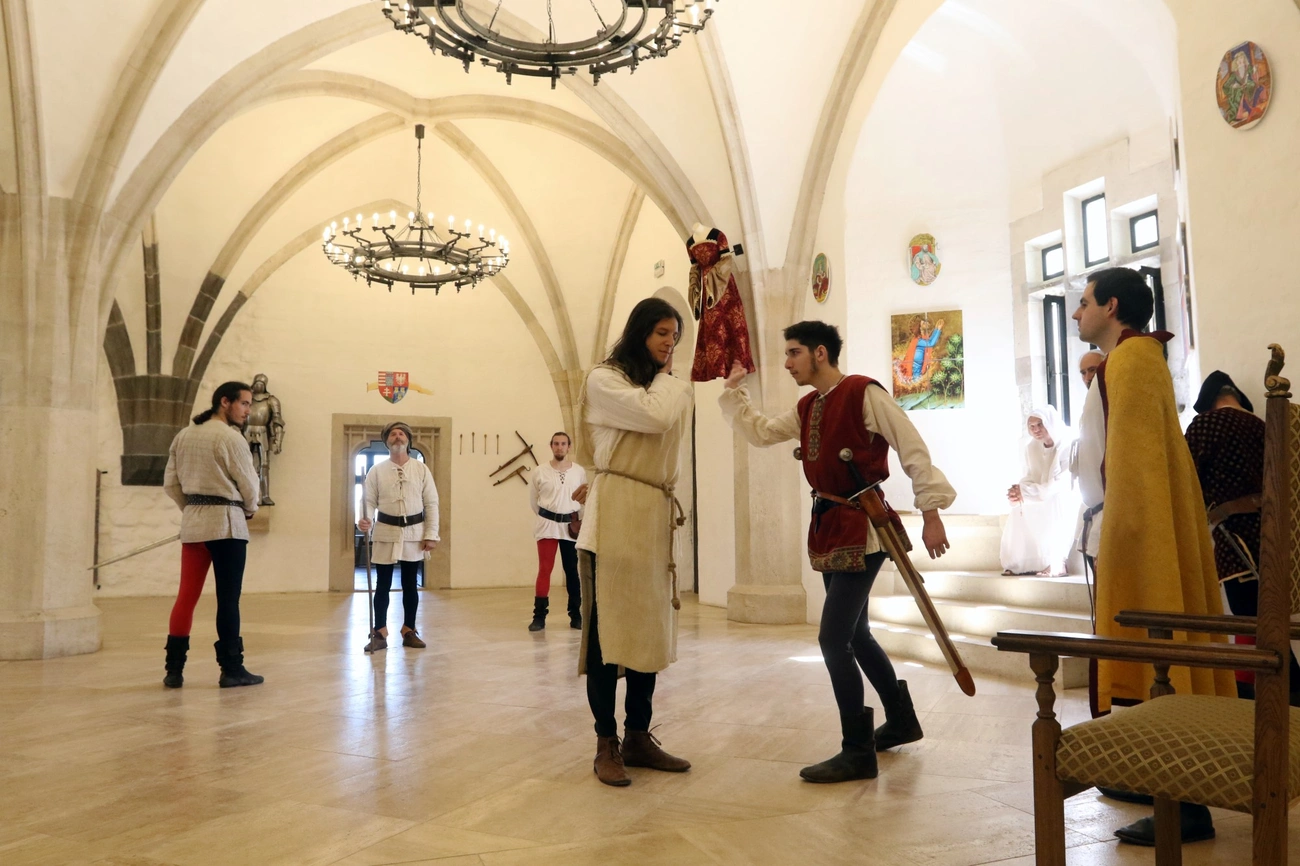 A Diósgyőri Aranysarkantyús Lovagrend nagypénteki János-passió előadása 
